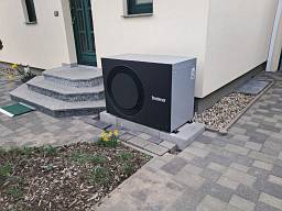 Buderus Luftwärmepumpe WLW 186-5  Ausführung als Tower , montiert in 06406 Bernburg &nbsp;&copy;&nbsp;Solarzentrum Bernburg GmbH