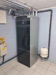 Buderus Luftwärmepumpe WLW 186-5  Ausführung als Tower , montiert in 06406 Bernburg &nbsp;&copy;&nbsp;Solarzentrum Bernburg GmbH